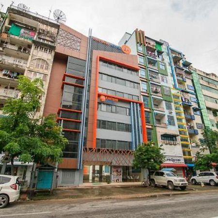 Eastern Hotel Yangon Bagian luar foto