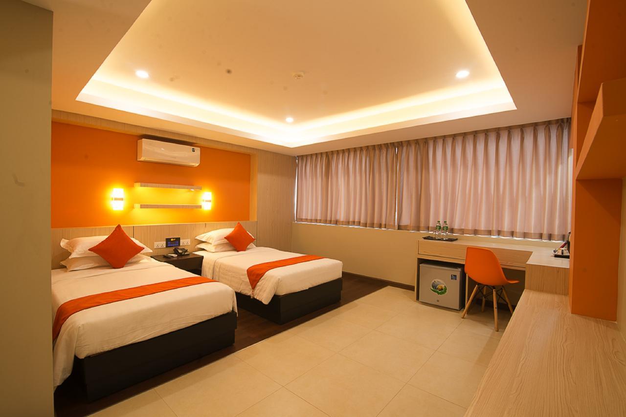 Eastern Hotel Yangon Bagian luar foto