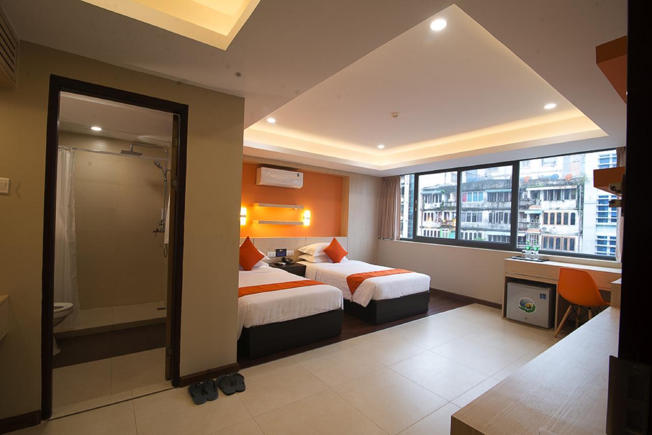 Eastern Hotel Yangon Bagian luar foto