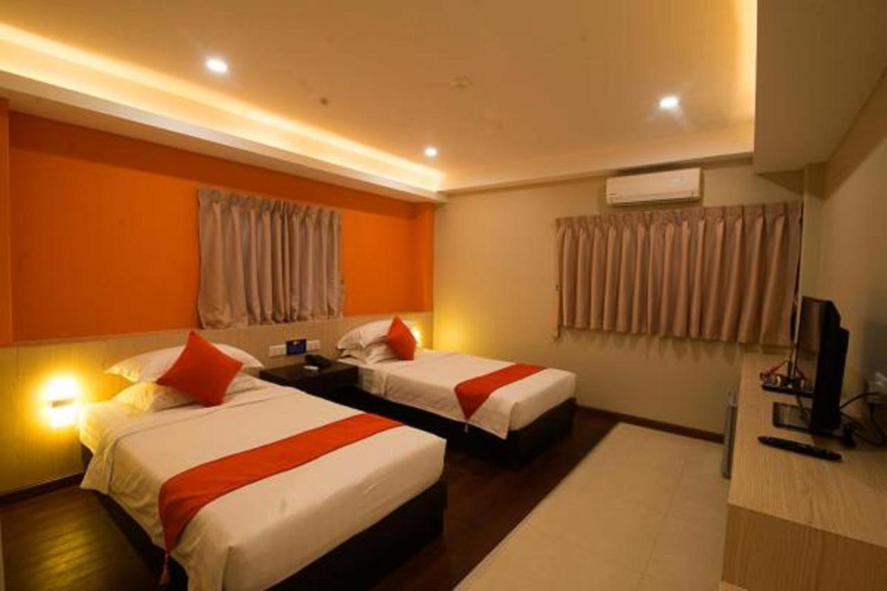Eastern Hotel Yangon Bagian luar foto