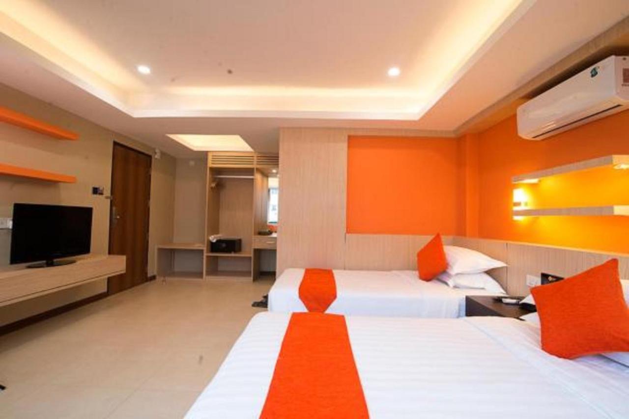 Eastern Hotel Yangon Bagian luar foto
